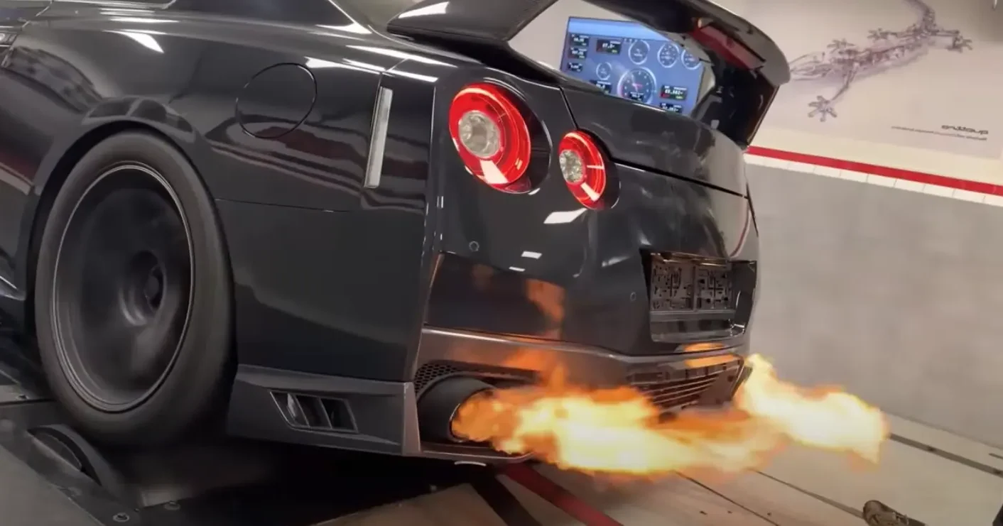 Pop and Bang Nissan GTR