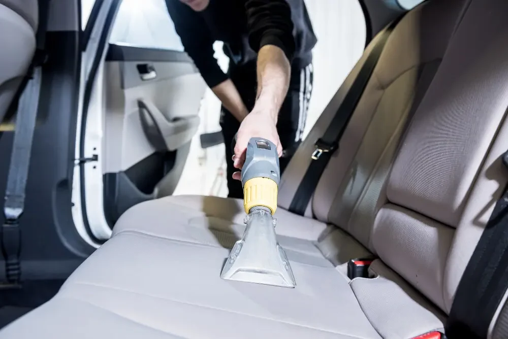 Nettoyer siège voiture